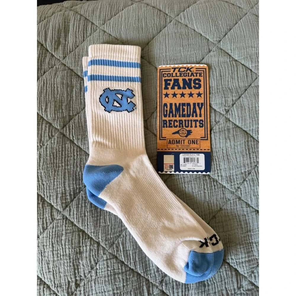 North Carolina Tar Heels Vintage Retro Crew‎ Socks NWT TCK Adult Large College